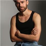 Profesor de bailes latinos imparte clases de bachata y salsa